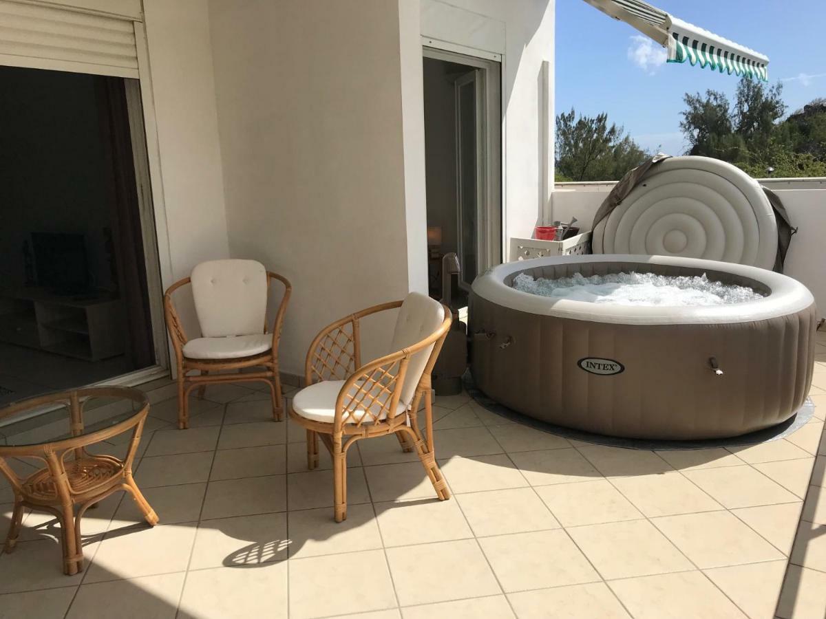 Meuble Homard Avec Jacuzzi Et Vue Mer แซ็งต์-จีลส์-เลส์-แบ็งส์ ภายนอก รูปภาพ